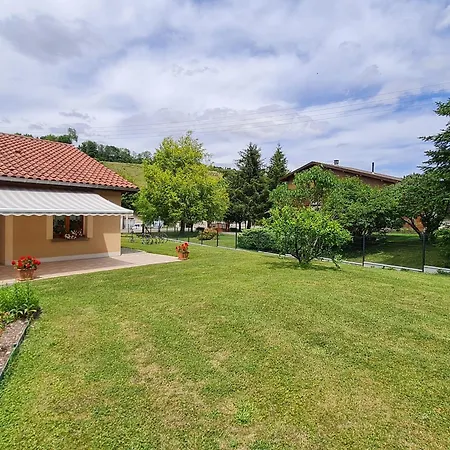 A : 4 Pers., Grand Terrain Fleuri, Proche Bar-le-duc - Fr-1-585-51 Holiday home *